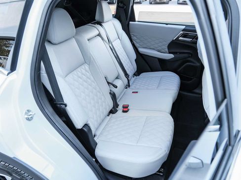 Used 2023 Mitsubishi Outlander SEL FWD image 29