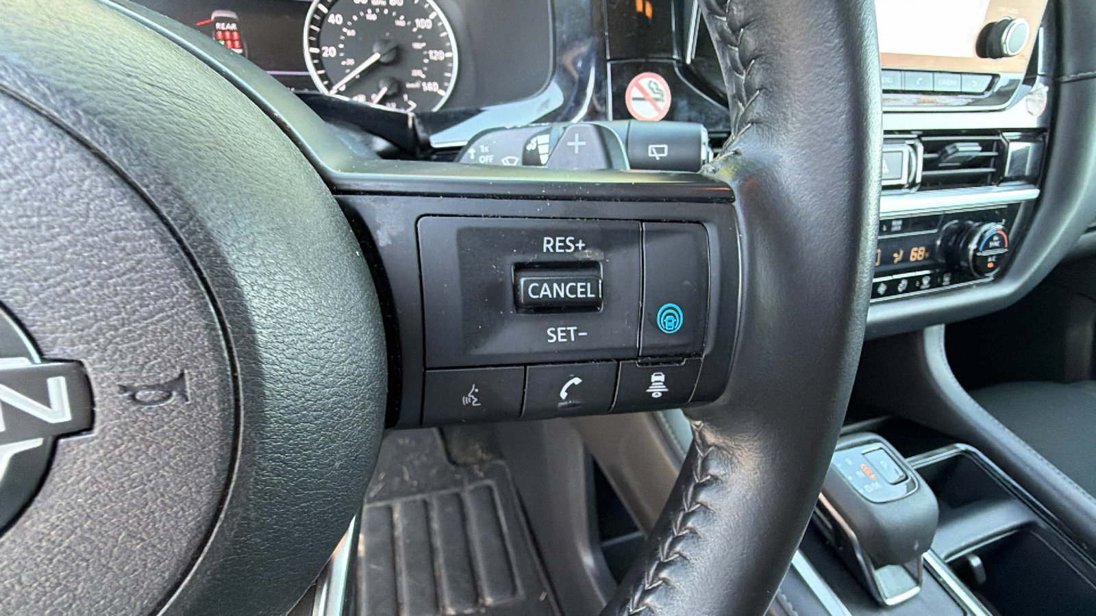 Used 2024 Nissan Pathfinder SV AWD/4WD image 30