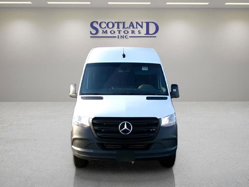 Used 2023 Mercedes-Benz Sprinter 2500 image 3