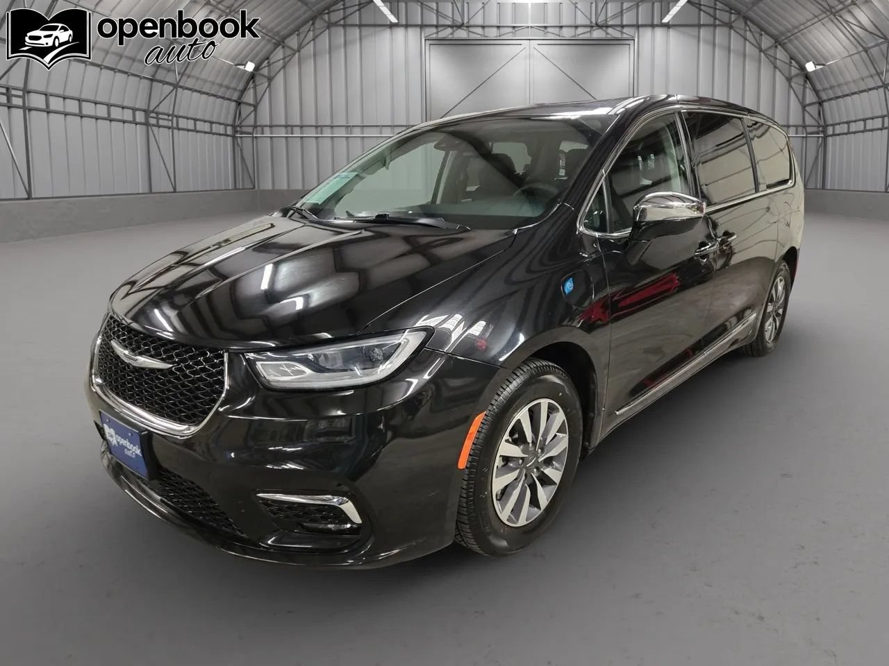 Used 2023 Chrysler Pacifica Limited FWD image 1
