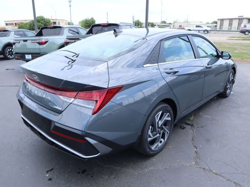 New 2026 Hyundai Elantra Limited FWD image 22
