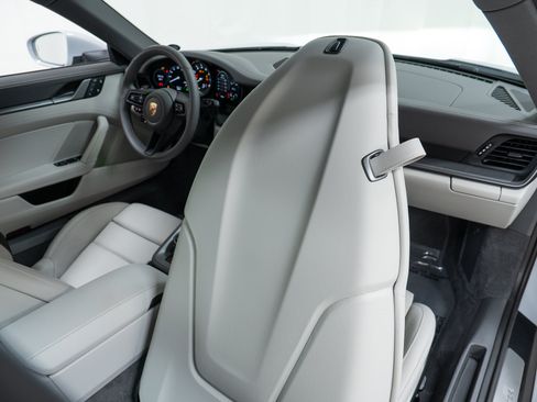 Certified 2024 Porsche 911 Carrera RWD image 31