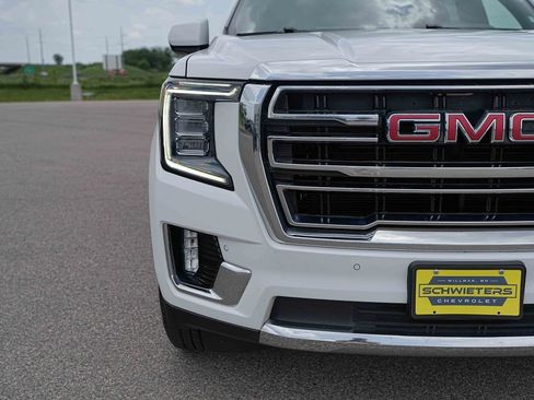 Used 2024 GMC Yukon SLT AWD/4WD image 4