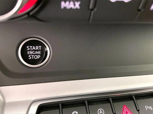 Certified 2025 Audi Q3 2.0T Premium image 32