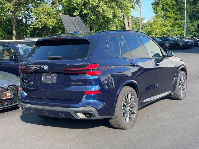 Used 2026 BMW X5 xDrive50e w/ M Sport Package AWD/4WD image 4