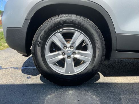 Used 2019 Chevrolet Trax LT FWD image 28