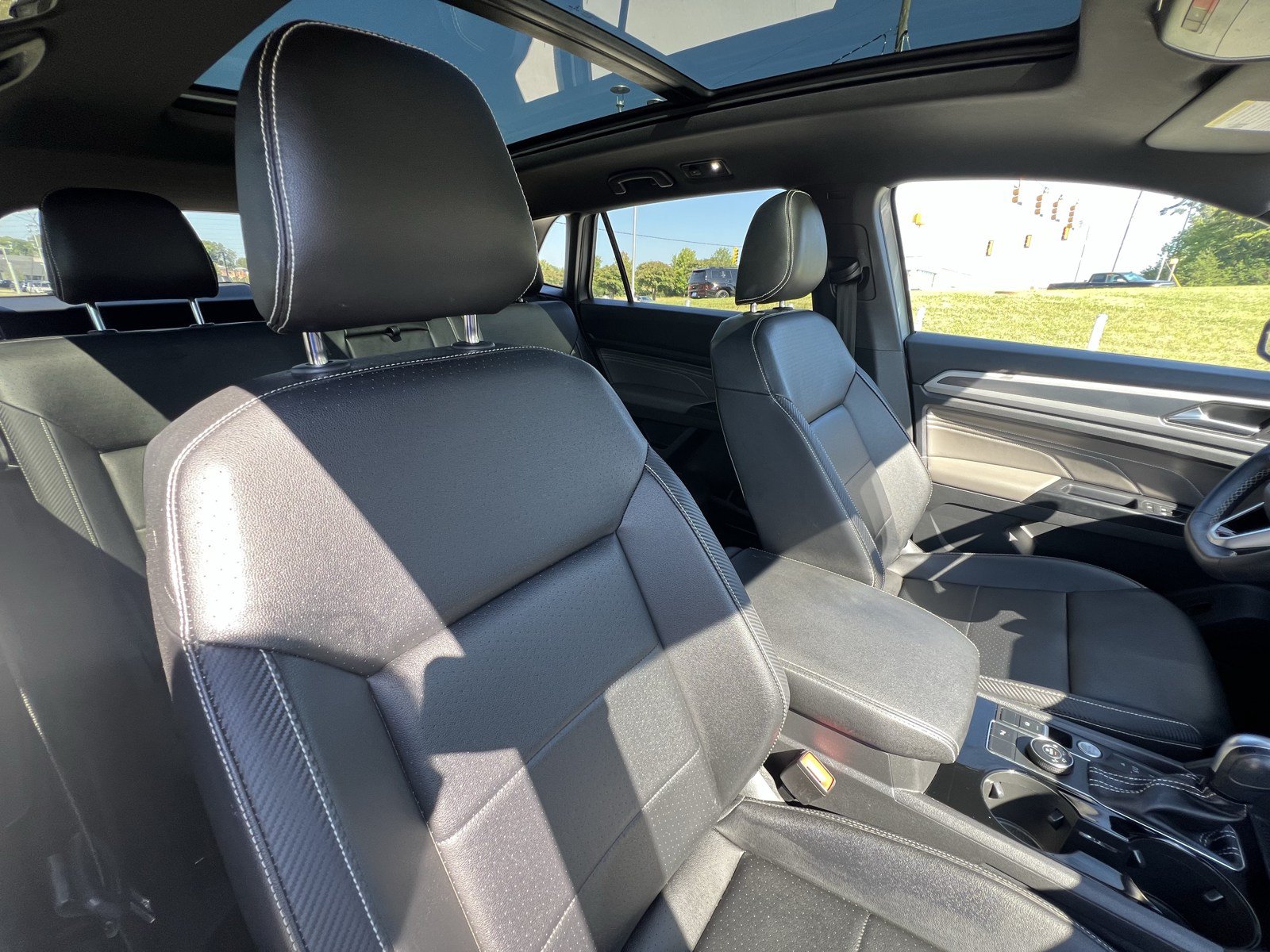 Used 2021 Volkswagen Atlas Cross Sport SEL AWD/4WD image 35