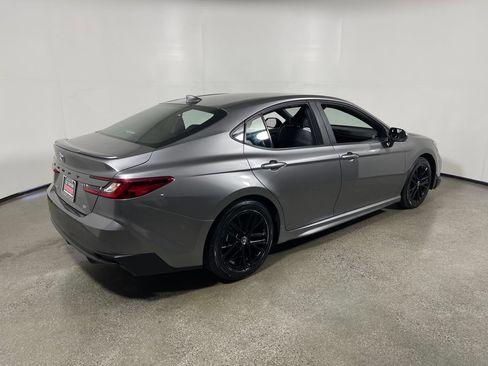 Used 2025 Toyota Camry SE FWD image 3