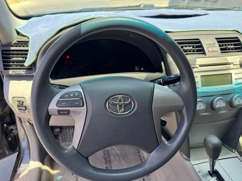 Used 2010 Toyota Camry LE FWD image 15