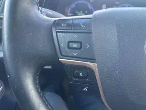 Used 2023 Toyota Crown XLE image 12