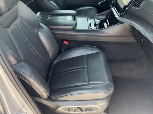 Used 2023 Jeep Wagoneer L Series III w/ Preferred Equipment Group image 21