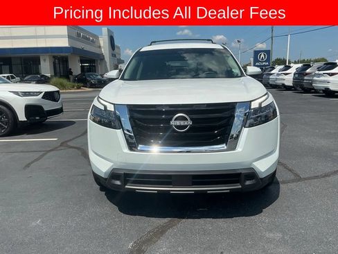 Used 2025 Nissan Pathfinder SV FWD image 8