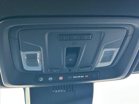 Certified 2023 Chevrolet Silverado 1500 High Country AWD/4WD image 34