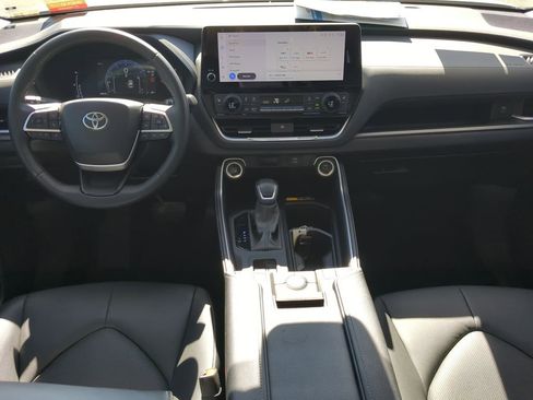 Used 2024 Toyota Grand Highlander Limited image 21