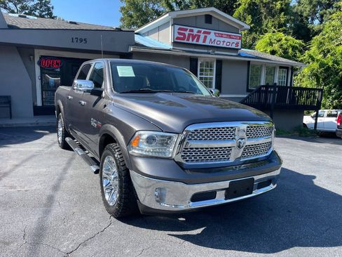 Used 2017 RAM 1500 Laramie AWD/4WD image 4
