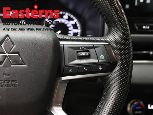 Used 2025 Mitsubishi Outlander SE AWD/4WD image 16