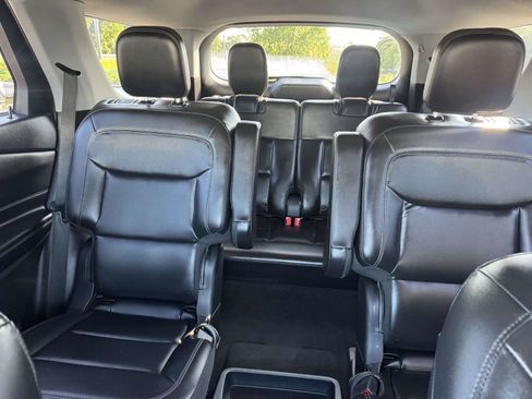 Used 2021 Ford Explorer XLT w/ Equipment Group 202A AWD/4WD image 38
