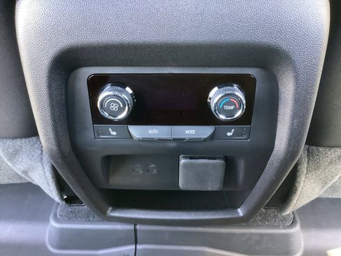 Used 2025 Chevrolet Traverse High Country image 32