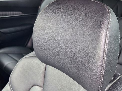 Used 2025 Kia Telluride EX w/ EX Captain's Chair Package image 15