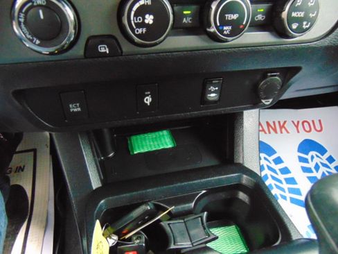 Used 2019 Toyota Tacoma TRD Off-Road image 11