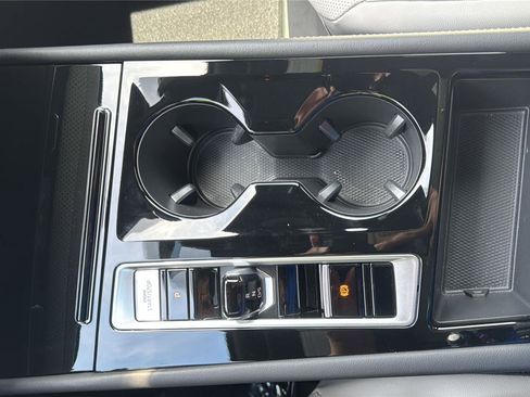 Used 2025 Volkswagen Atlas Cross Sport SEL Premium R-Line image 20