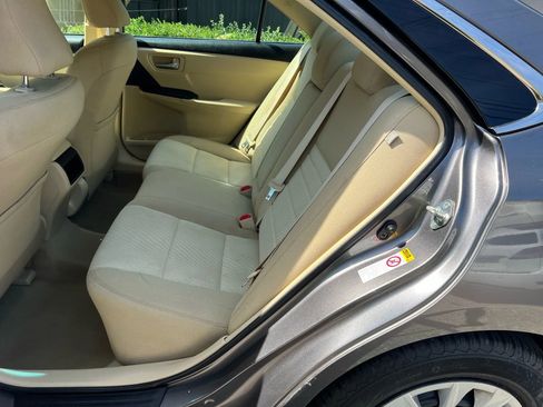 Used 2017 Toyota Camry LE image 14