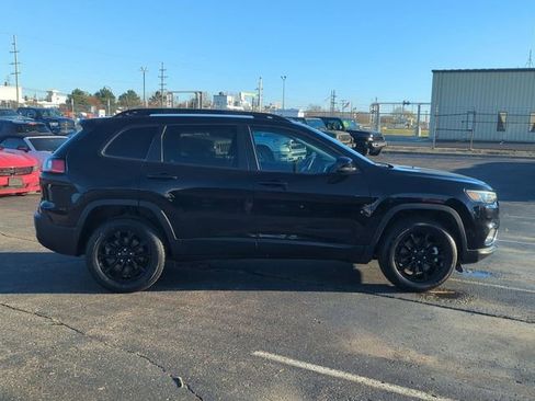 Used 2023 Jeep Cherokee Altitude Lux AWD/4WD image 2