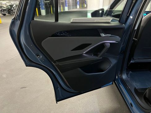 New 2025 Volkswagen Tiguan SE image 21