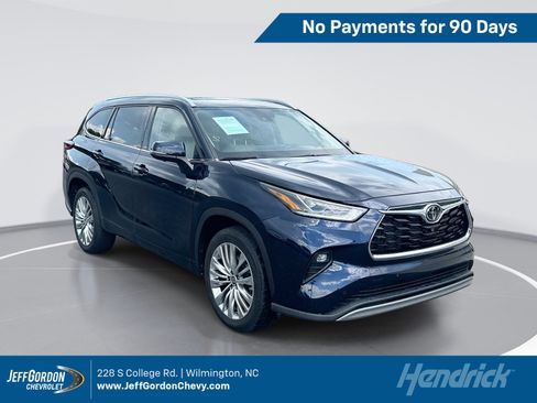 Used 2023 Toyota Highlander Platinum FWD image 1