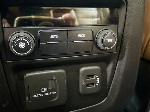 Used 2019 Buick Enclave Essence image 23