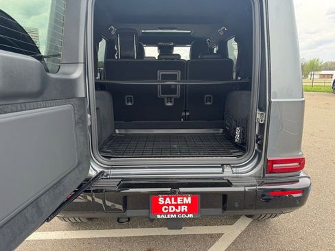 Used 2025 Mercedes-Benz G 550 image 9