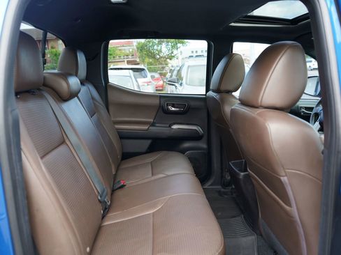 Used 2016 Toyota Tacoma Limited RWD image 19
