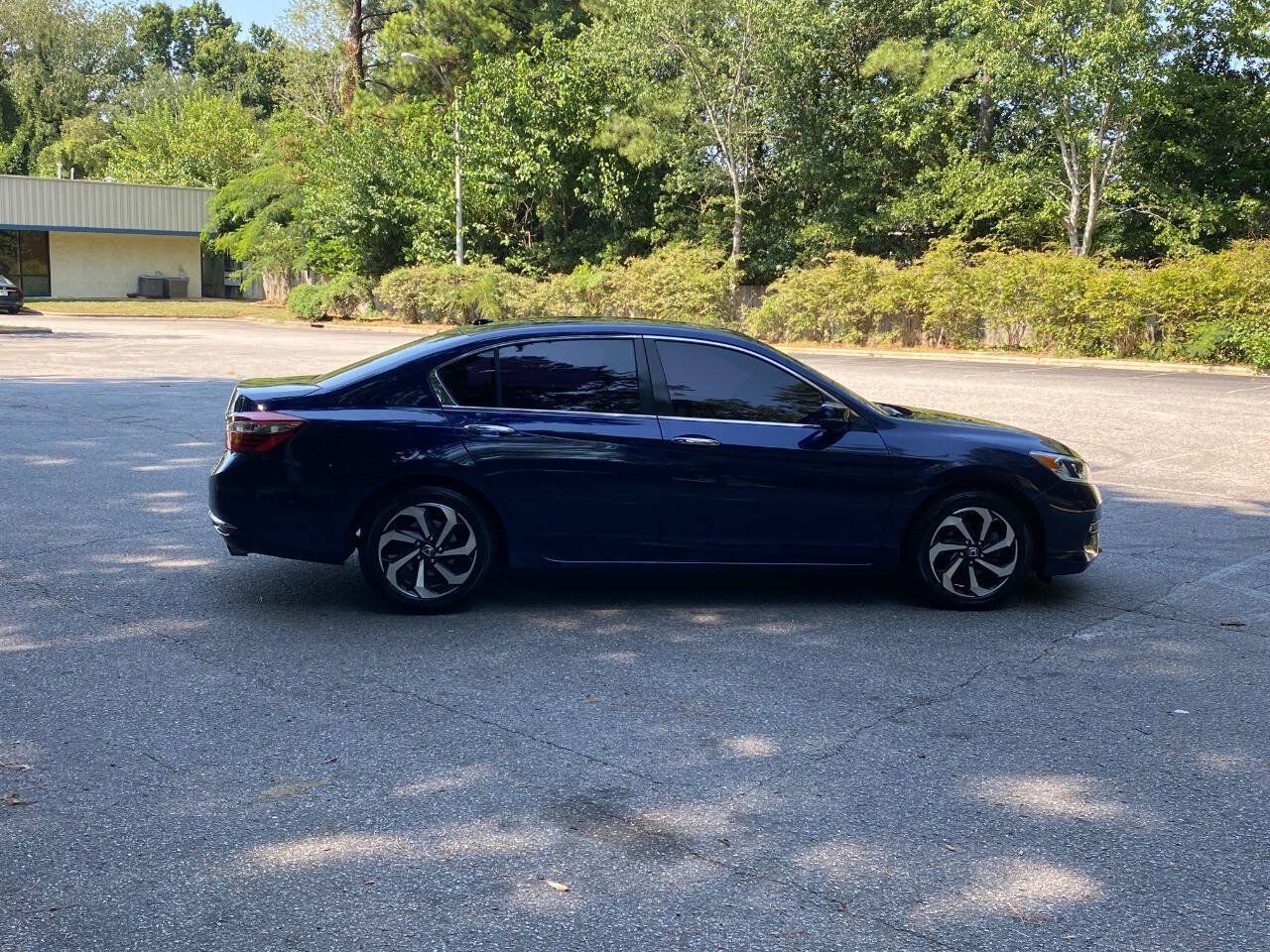 Used 2017 Honda Accord EX image 4