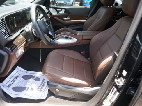 Used 2025 Mercedes-Benz GLS 450 4MATIC image 9