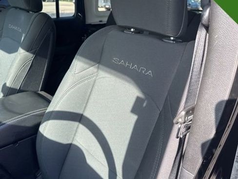 Used 2018 Jeep Wrangler Unlimited Sahara AWD/4WD image 14