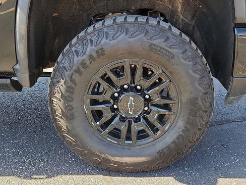 Certified 2025 Chevrolet Silverado 2500 ZR2 w/ Technology Package image 7