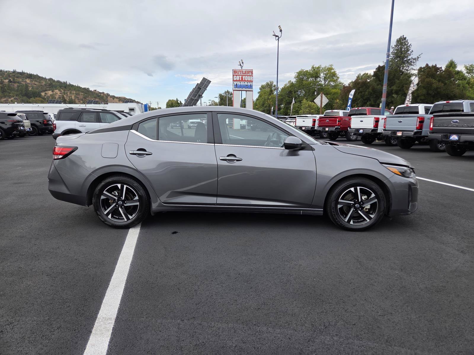 Used 2025 Nissan Sentra SV FWD image 4