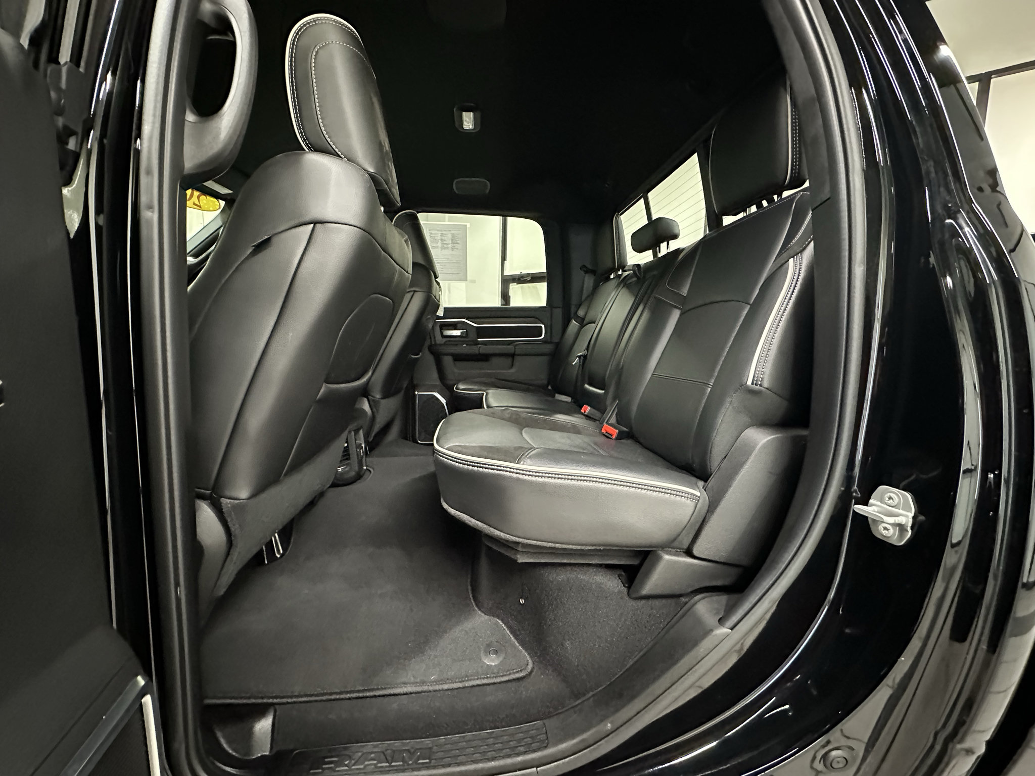 Used 2026 RAM 2500 Laramie AWD/4WD image 11
