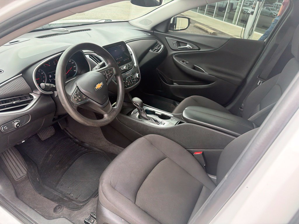 Used 2023 Chevrolet Malibu LT FWD image 17