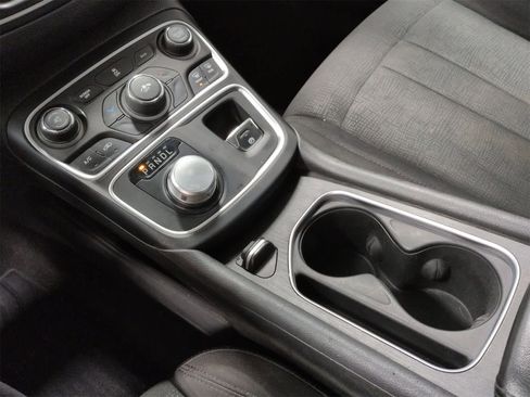 Used 2015 Chrysler 200 LX image 31