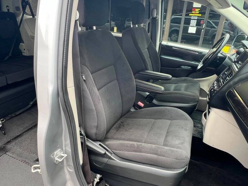 Used 2017 Dodge Grand Caravan SE w/ Power Window Group FWD image 31