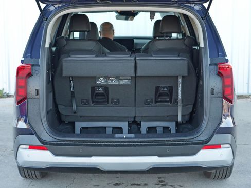 Used 2025 Kia Carnival image 10