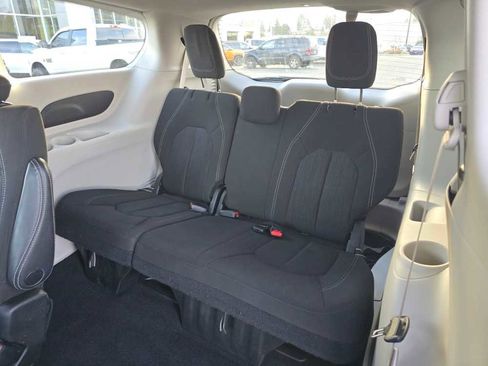Used 2023 Chrysler Voyager LX image 17