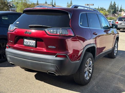 Used 2019 Jeep Cherokee Latitude Plus w/ Cold Weather Group AWD/4WD image 2