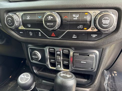 Used 2024 Jeep Wrangler Unlimited Sport AWD/4WD image 32