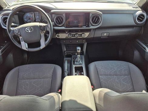 Used 2017 Toyota Tacoma TRD Sport w/ Tow Package RWD image 17