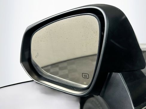 Used 2024 Toyota Highlander LE image 16