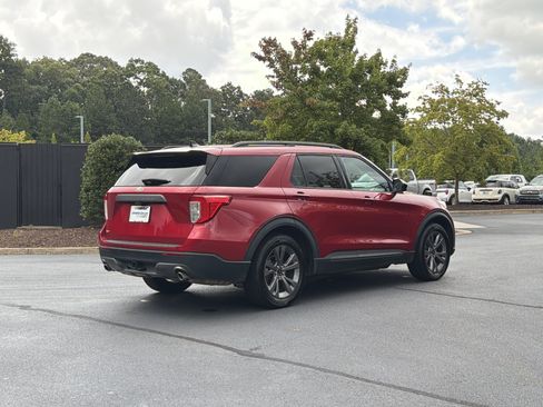 Used 2024 Ford Explorer XLT w/ Equipment Group 202A RWD image 3