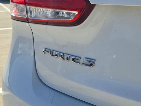 Used 2016 Kia Forte EX image 11