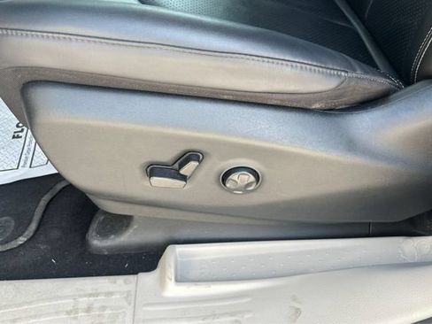 Used 2024 Chrysler Pacifica Touring-L FWD image 19